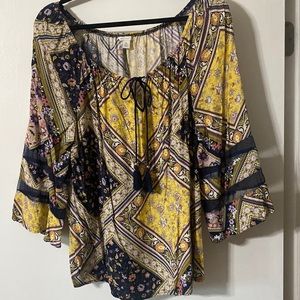 Beautiful multi patterned blouse, like new, size XL